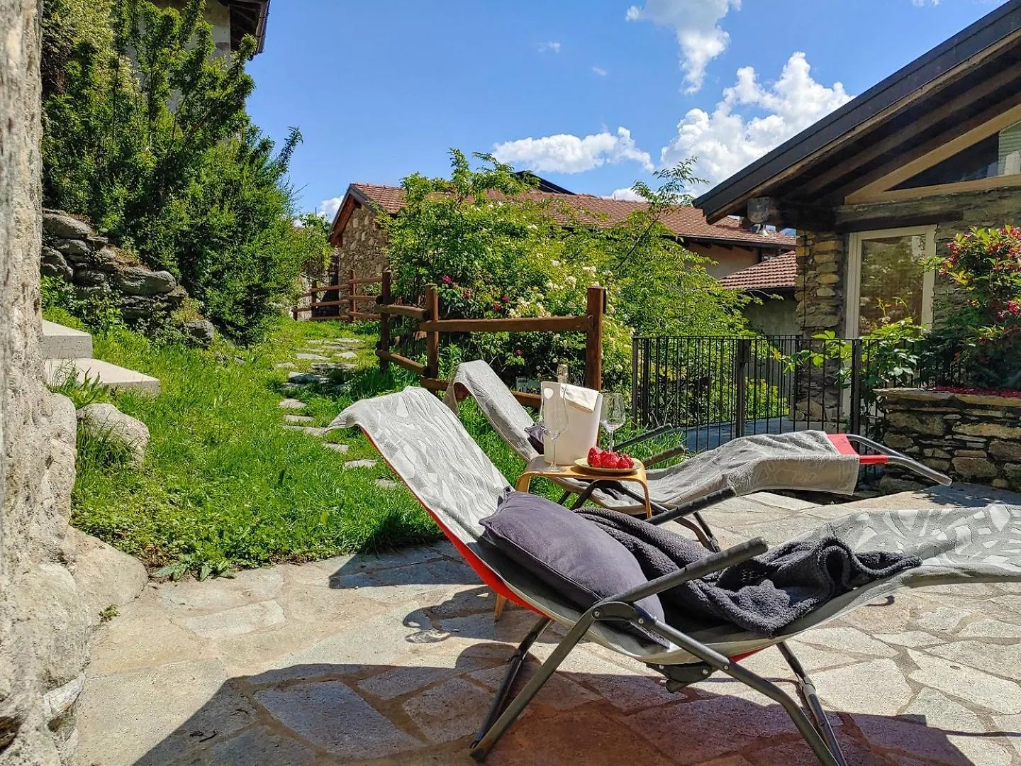 アパート Sunrise'S Lodge Pianello Del Lario イタリア